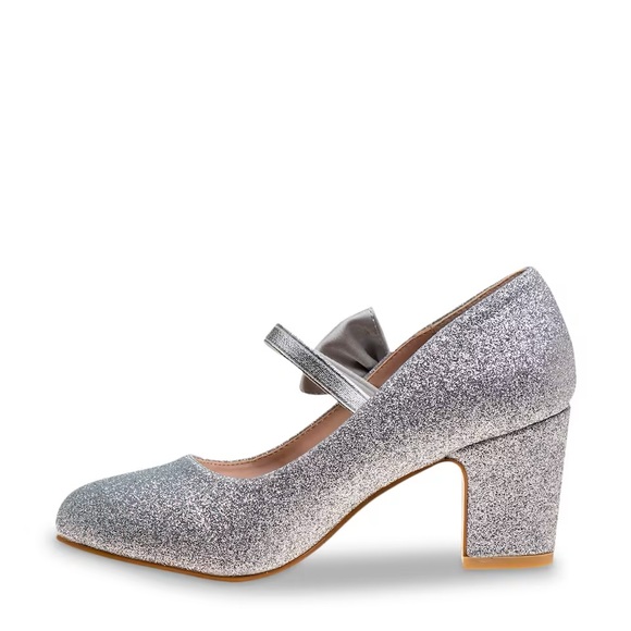 SOLD - Badgley Mischka Silver Glittery Heels - Picture 3 of 8